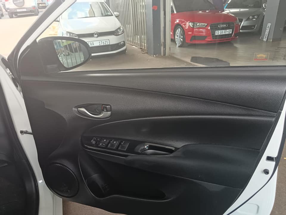 2020 TOYOTA YARIS 1.5 AUTO