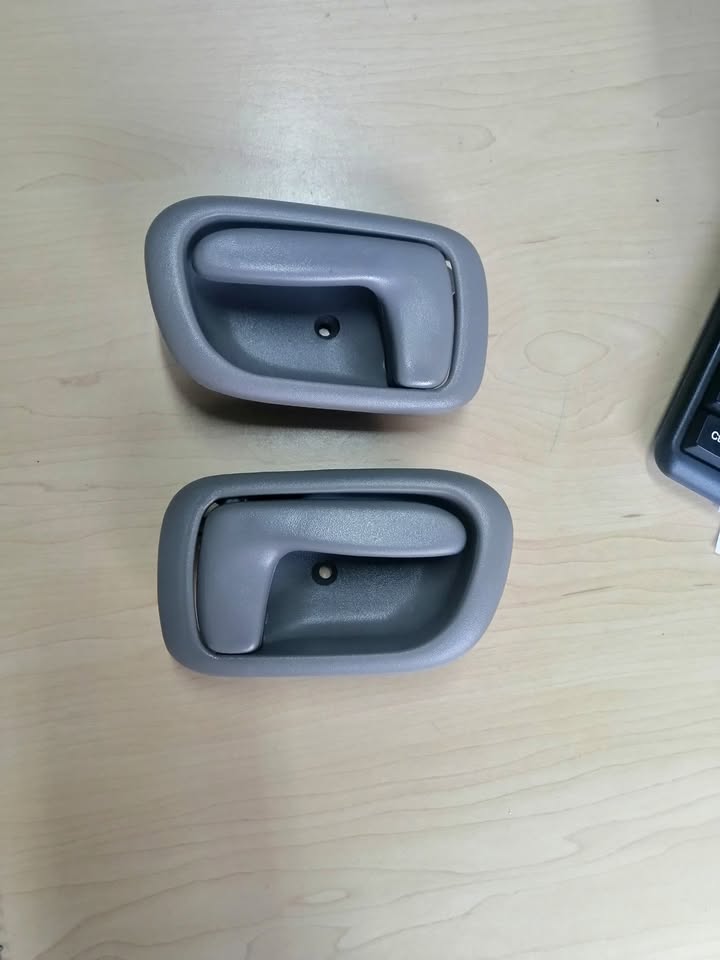 TOYOTA COROLLA INNER DOOR HANDLE - Private Seller
