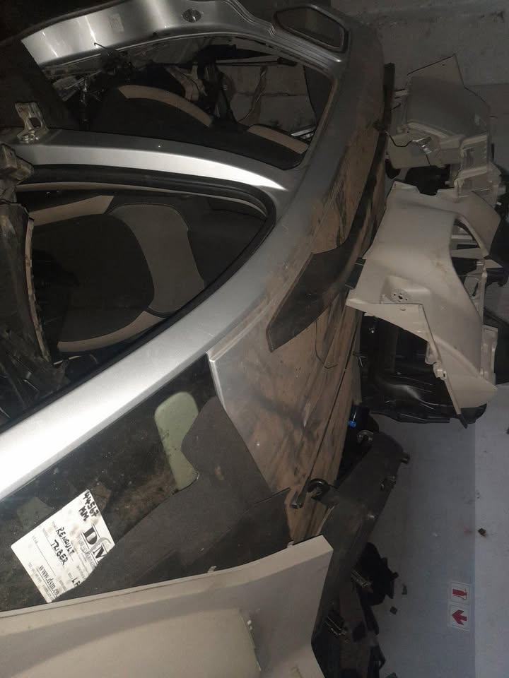 RENAULT TRIBER ROOF AVAILABLE - Private Seller