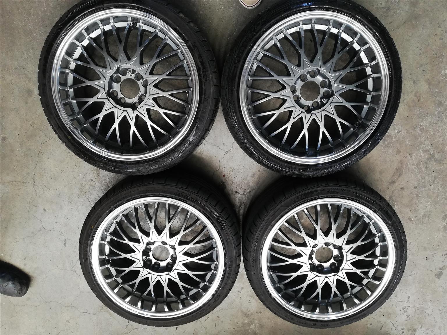 17 Inch bbs shape rims with tyres - Private Seller