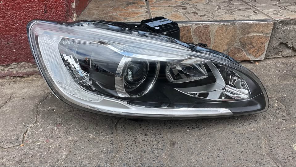 Volvo S60/V60 Xenon headlight 2017 - Private Seller Volvo S60/V60 Xenon headlight 2017 - Private Seller