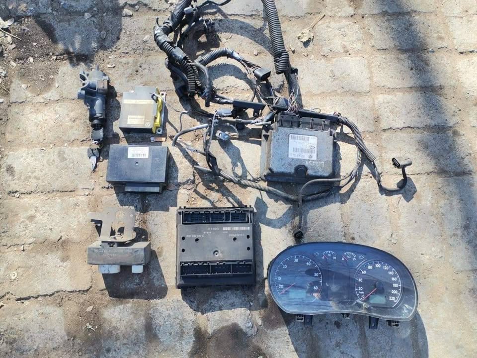 Polo stripping for spares 1.4 engine 5speed gearbox - Private Seller Polo stripping for spares 1.4 engine 5speed gearbox - Private Seller