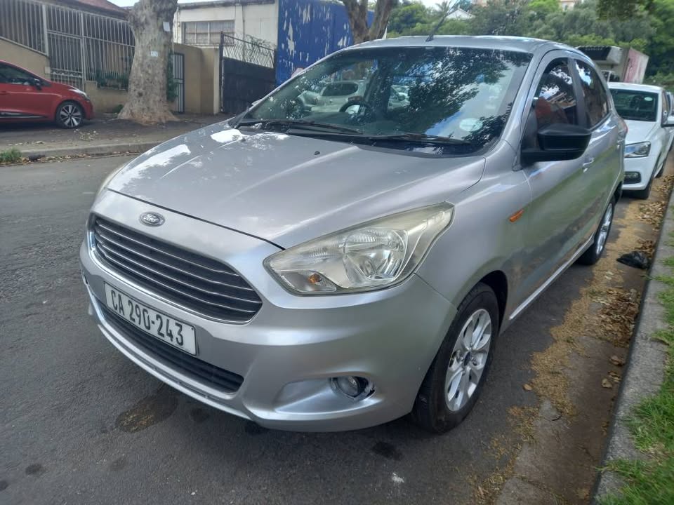 Ford Figo Hatchback 2016 Model. 1.4 Petrol, Manual, Silver Color, Mileage 85000kms