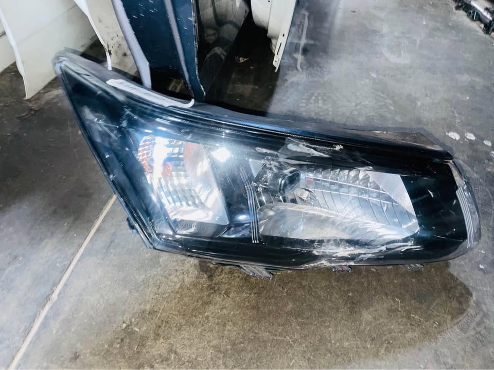 Mahindra XUV300 headlight - Private Seller Mahindra XUV300 headlight - Private Seller