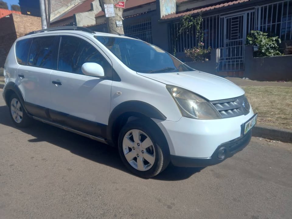 2013 Nissan Livina Xgear 1.6 Petrol, Manual, White, Spere key, 85000kms,