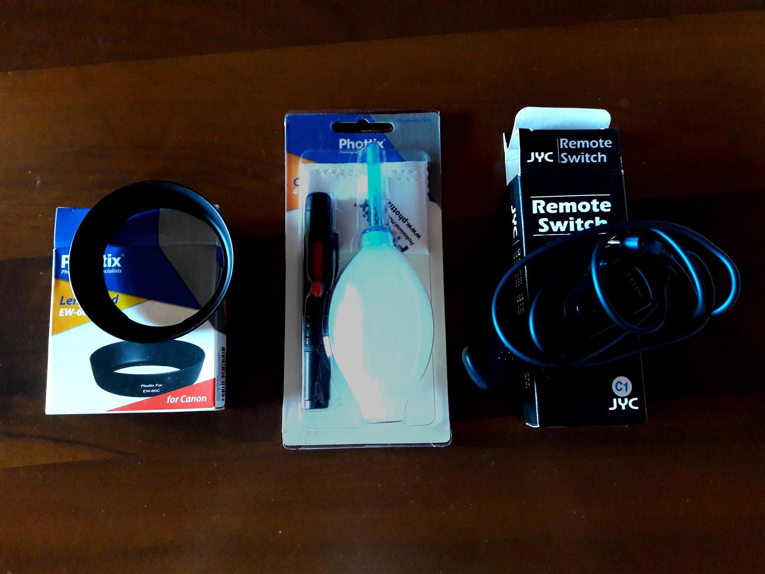 Canon EOS 600D DSLR Camera with 2 lenses (18-55mm & 55-250mm)
