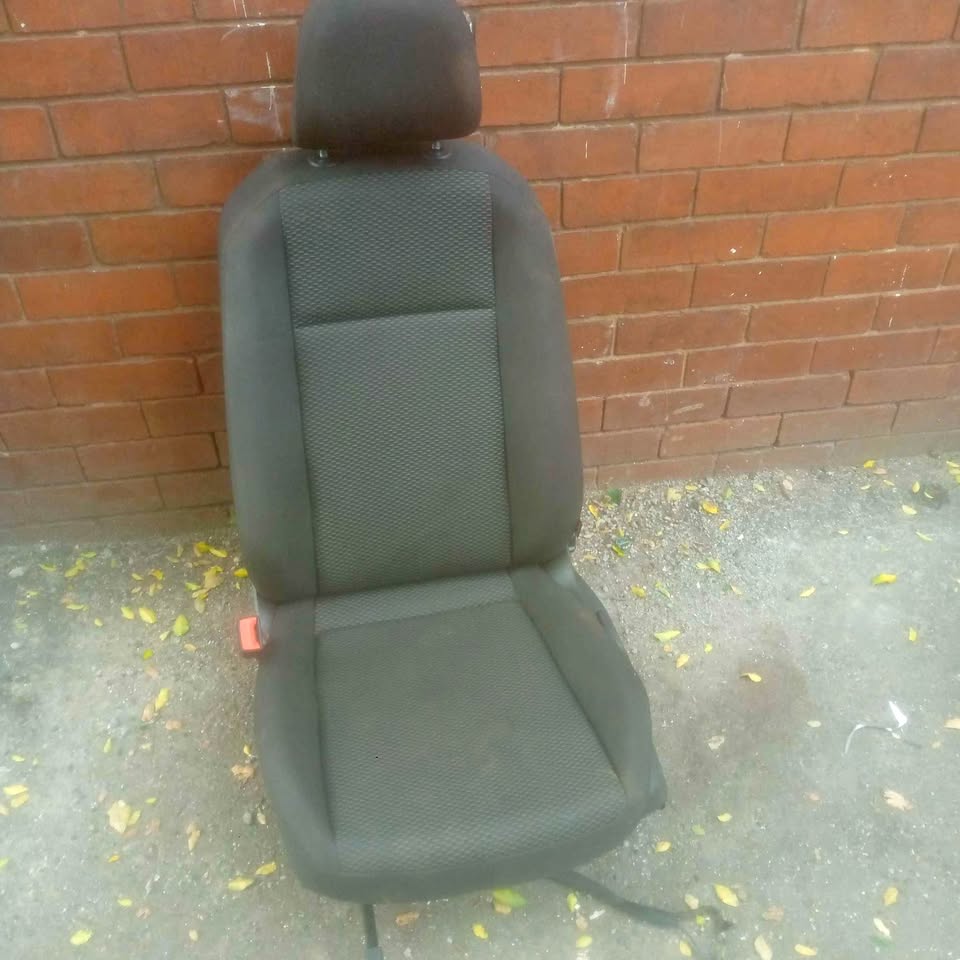 Vw polo 8 left front seat - Private Seller