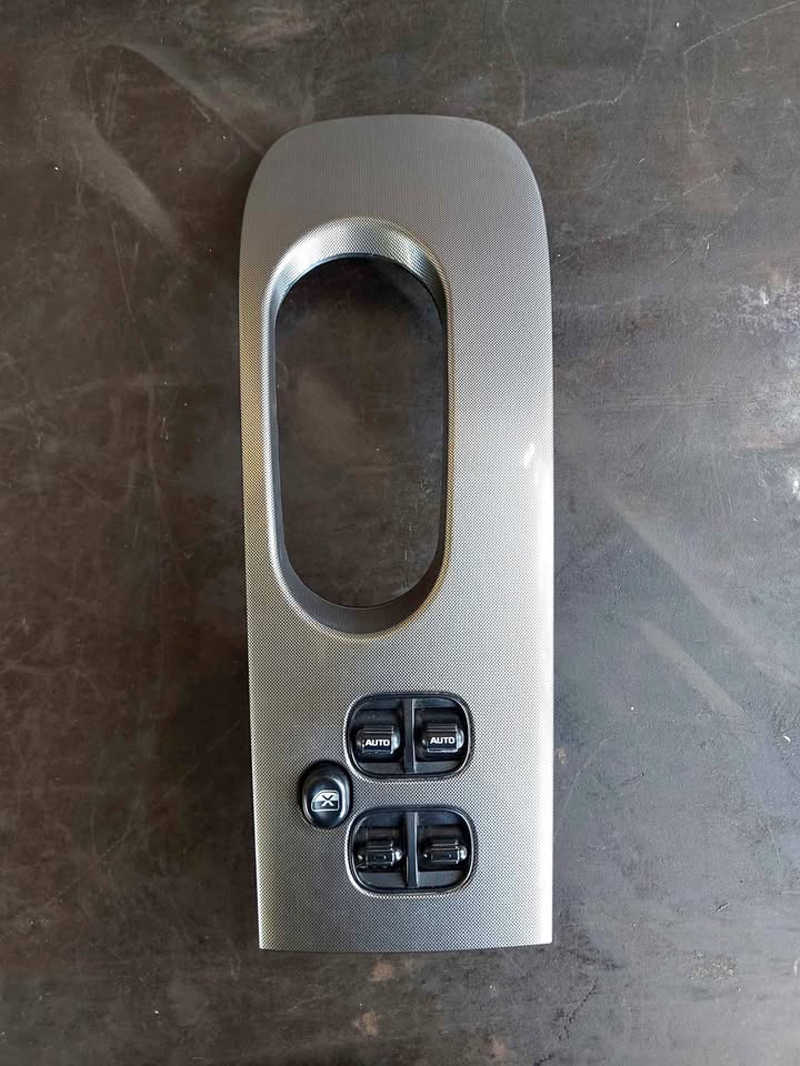Used Jeep Cherokee KJ Centre Panel + Window Switches P/N 56054002AA - Private Seller
