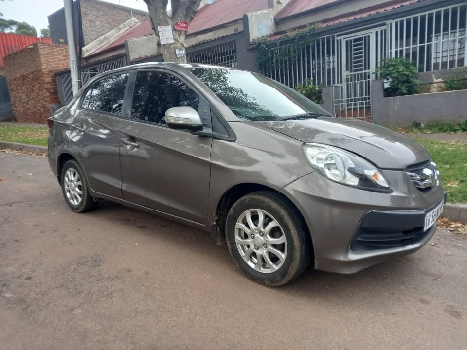 2016 Honda Brio Amaze 1.2 IVTEC Petrol, Manual, Brown 85000kms
