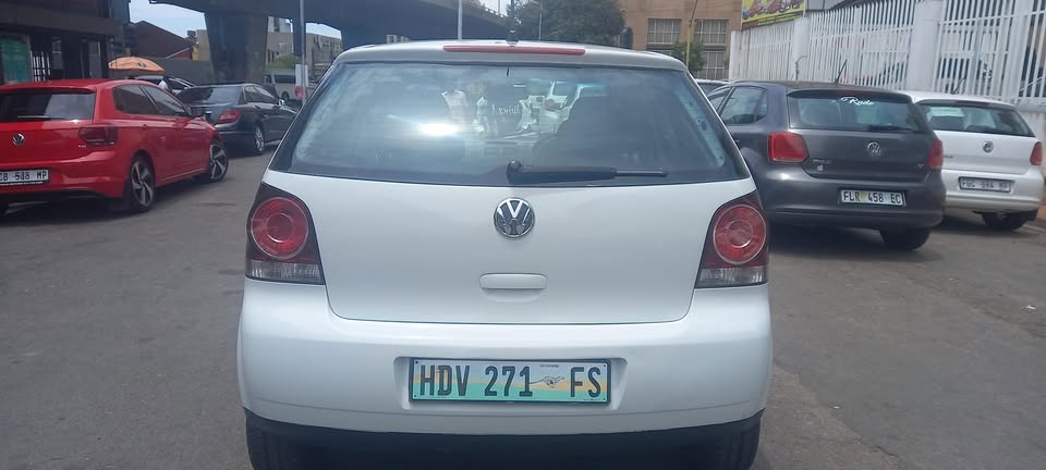 2018 VW POLO VIVO 1.4 PETROL, MANUAL TRANSMISSION, WHITE COLOUR, MILEAGE 72000KM, PRICE R90,000