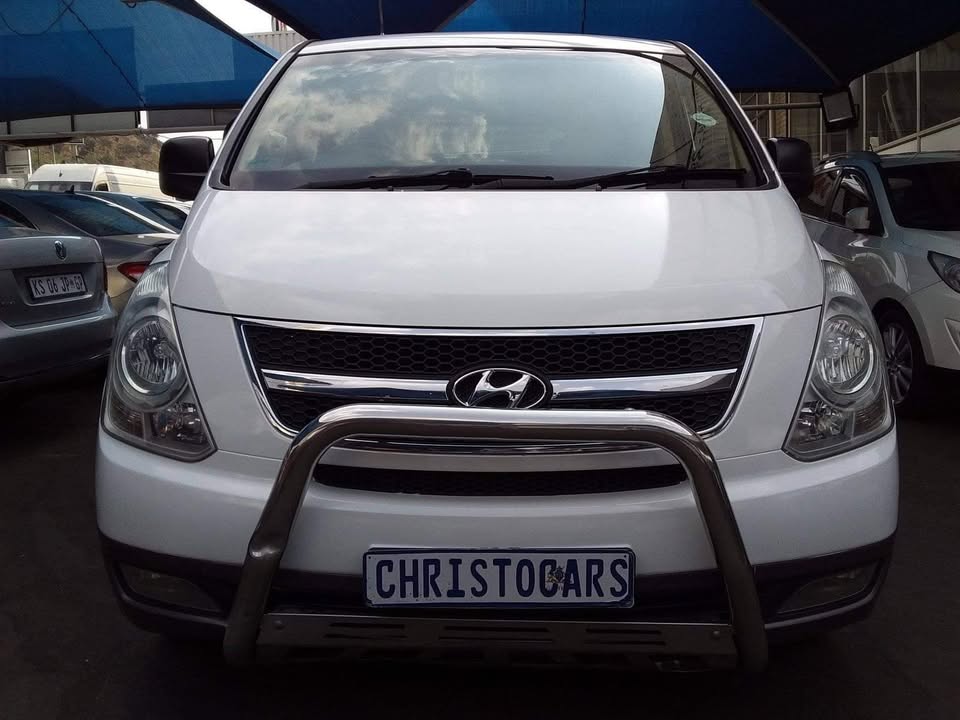 2012 Hyundai H-1 9-seater automatic 2012