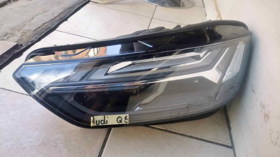 AUDI Q5 2023 HEADLIGHTS - Private Seller AUDI Q5 2023 HEADLIGHTS - Private Seller