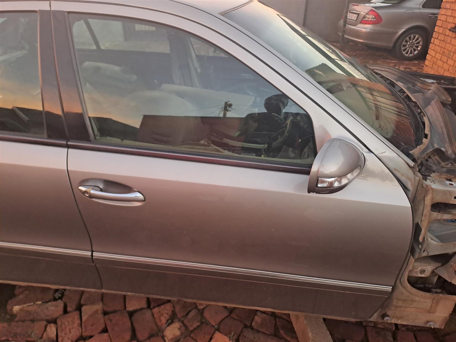 Mercedes Benz W211 Right side doors for Prefaced - Private Seller