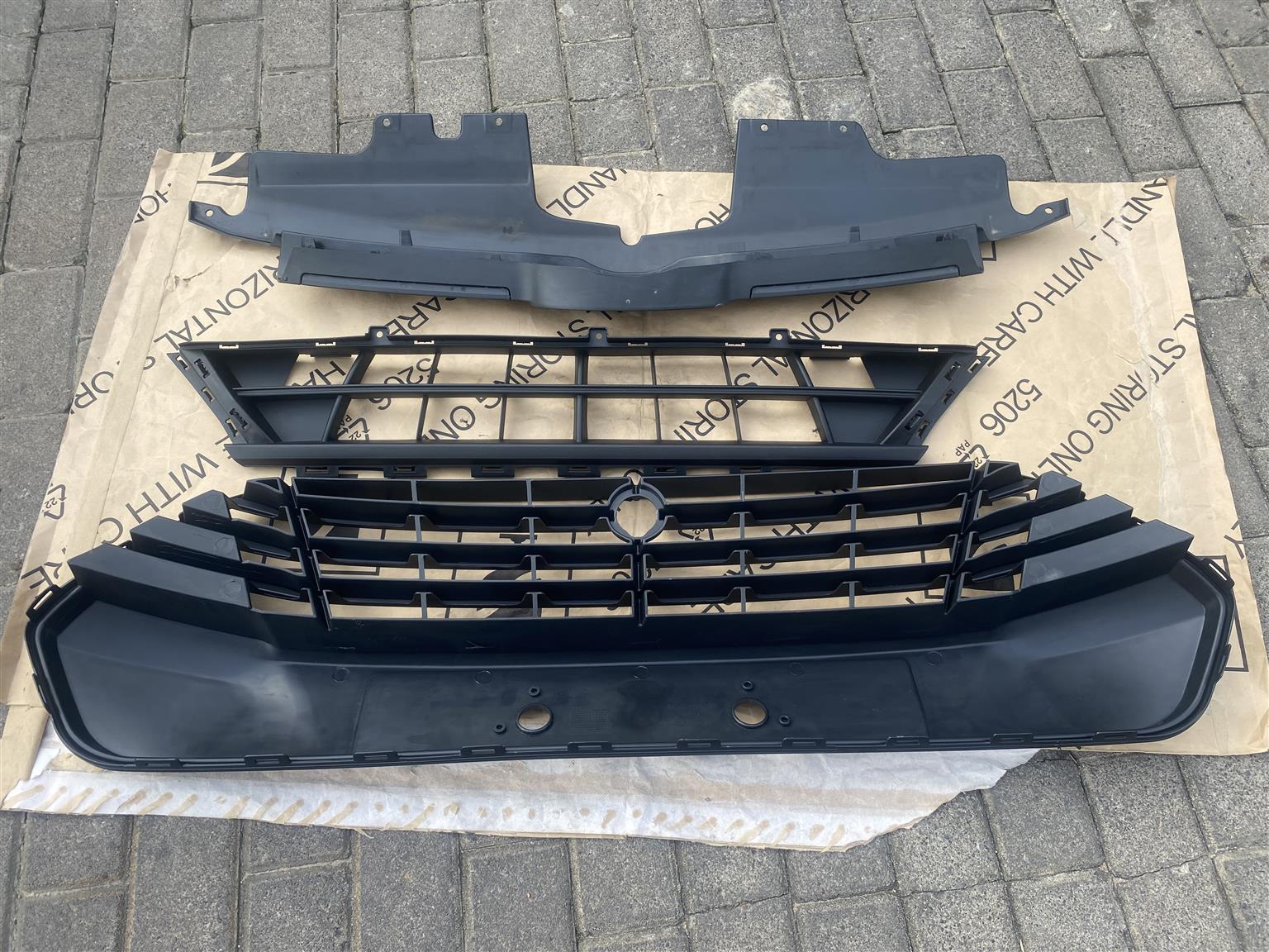 2017 FORD TRANSIT CUSTOM FRONT BUMPER GRILLES FOR SALE. IN PRISTINE CONDITION - Private Seller
