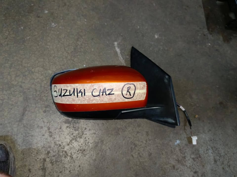 Suzuki ciaz mirror Rightside - Private Seller Suzuki ciaz mirror Rightside - Private Seller