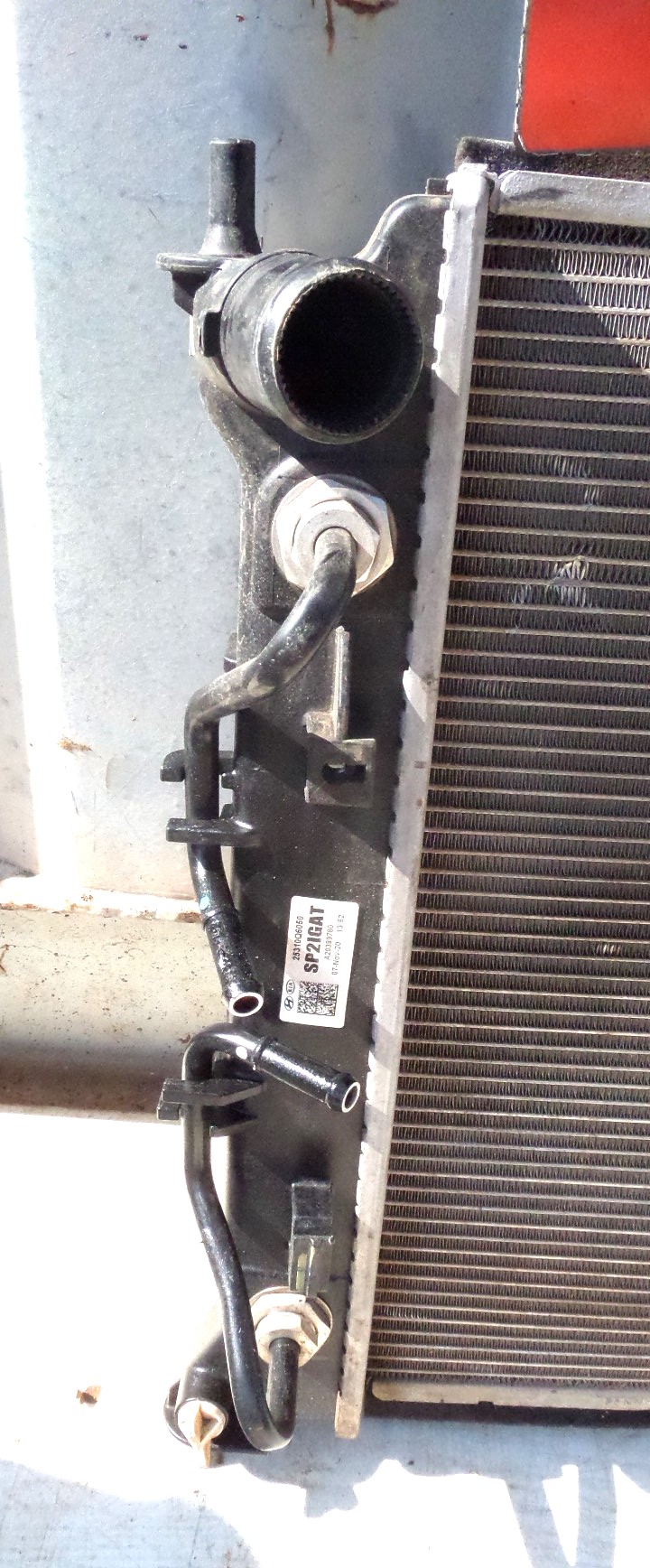 Hyundai Tucson radiator automatic and condenser - Private Seller Hyundai Tucson radiator automatic and condenser - Private Seller