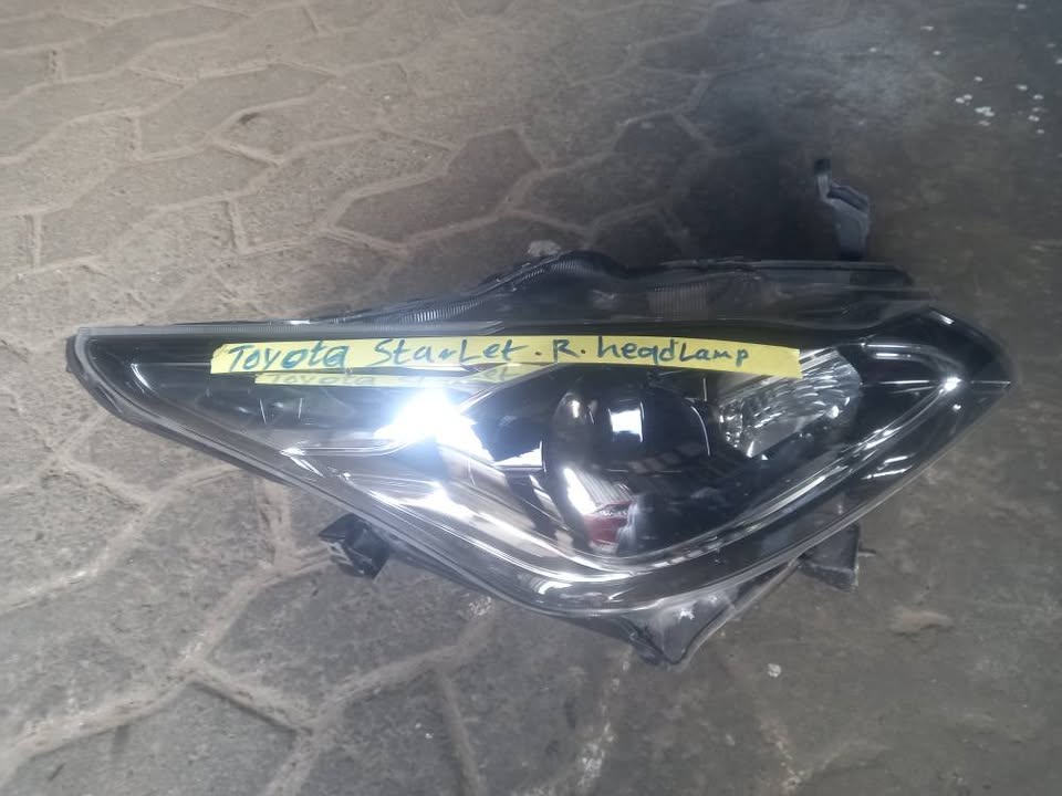 TOYOTA STARLET HEADLIGHT RIGHT SIDE - Private Seller TOYOTA STARLET HEADLIGHT RIGHT SIDE - Private Seller