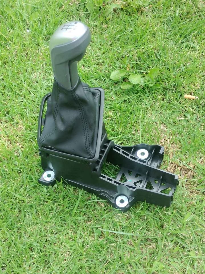 Chevrolet utility &Np200 Gear levers new available - Private Seller Chevrolet utility &Np200 Gear levers new available - Private Seller
