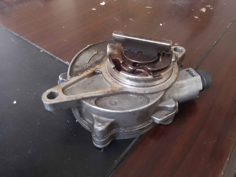 VOLVO XC60 2012 BRAKE VACUUM PUMP AVAILABLE  DELIVERY AVAILABLE COUNTRY WIDE - Private Seller