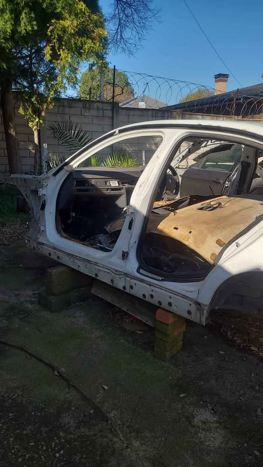 BMW E90 shell and paper available