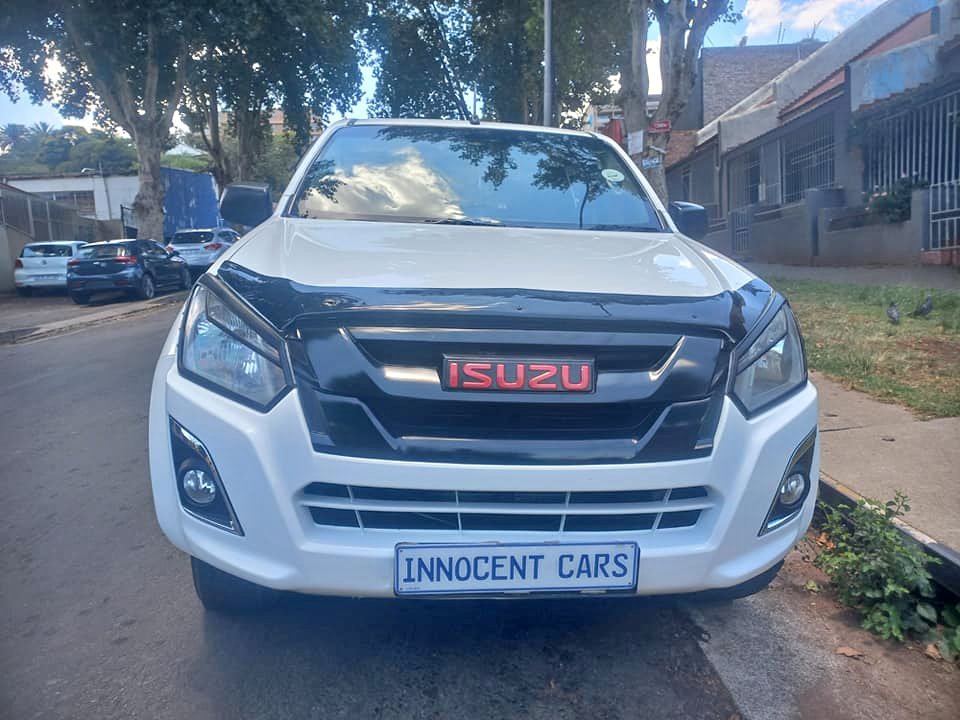 2018 ISUZU KB250 DMAX DIESEL D-CAB, WHITE COLOR, MILEAGE. SERVICE HISTORY.