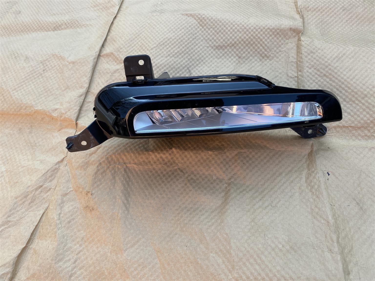 2018 RANGE ROVER EVOQUE LED SPOTLIGHT RIGHT SIDE FOR SALE. IN PRISTINE CONDITION - Private Seller 2018 RANGE ROVER EVOQUE LED SPOTLIGHT RIGHT SIDE FOR SALE. IN PRISTINE CONDITION - Private Seller