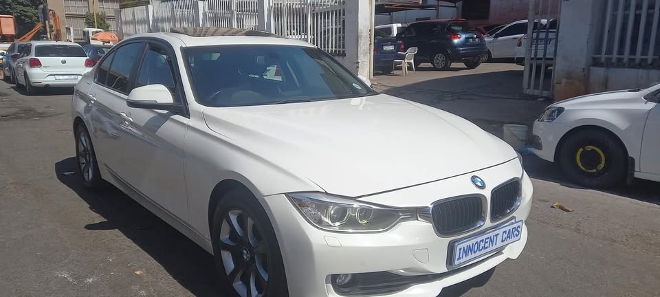 2013 BMW 320i AUTOMATIC TRANSMISSION.. WHITE COLOUR.. 92000KM.. USED