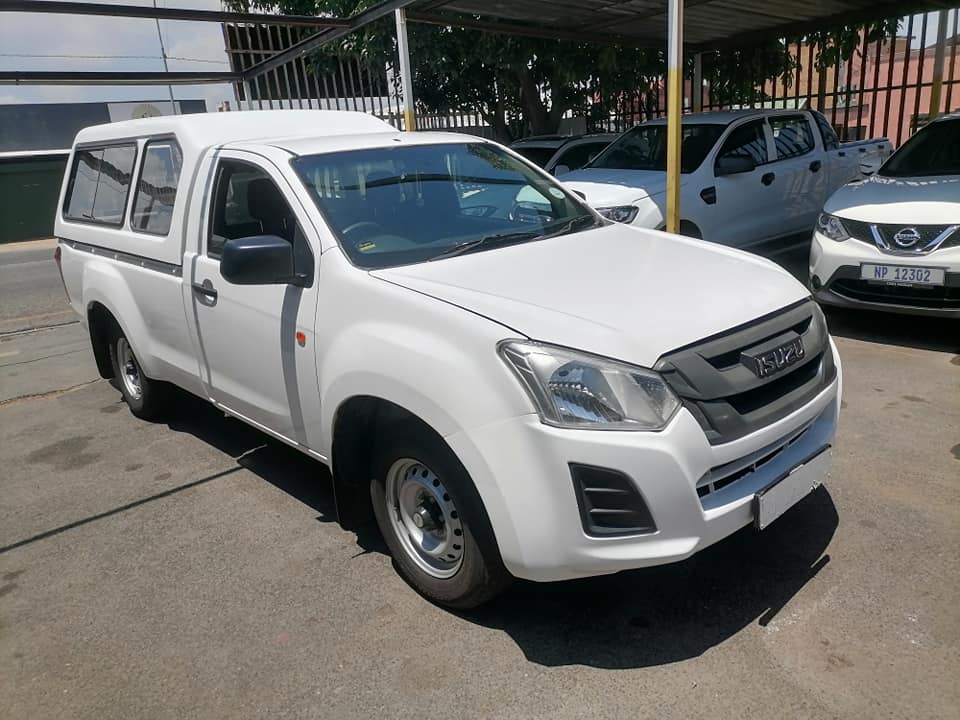 2021 Isuzu D-max 250C Bakkie with a Canopy service book and spare key