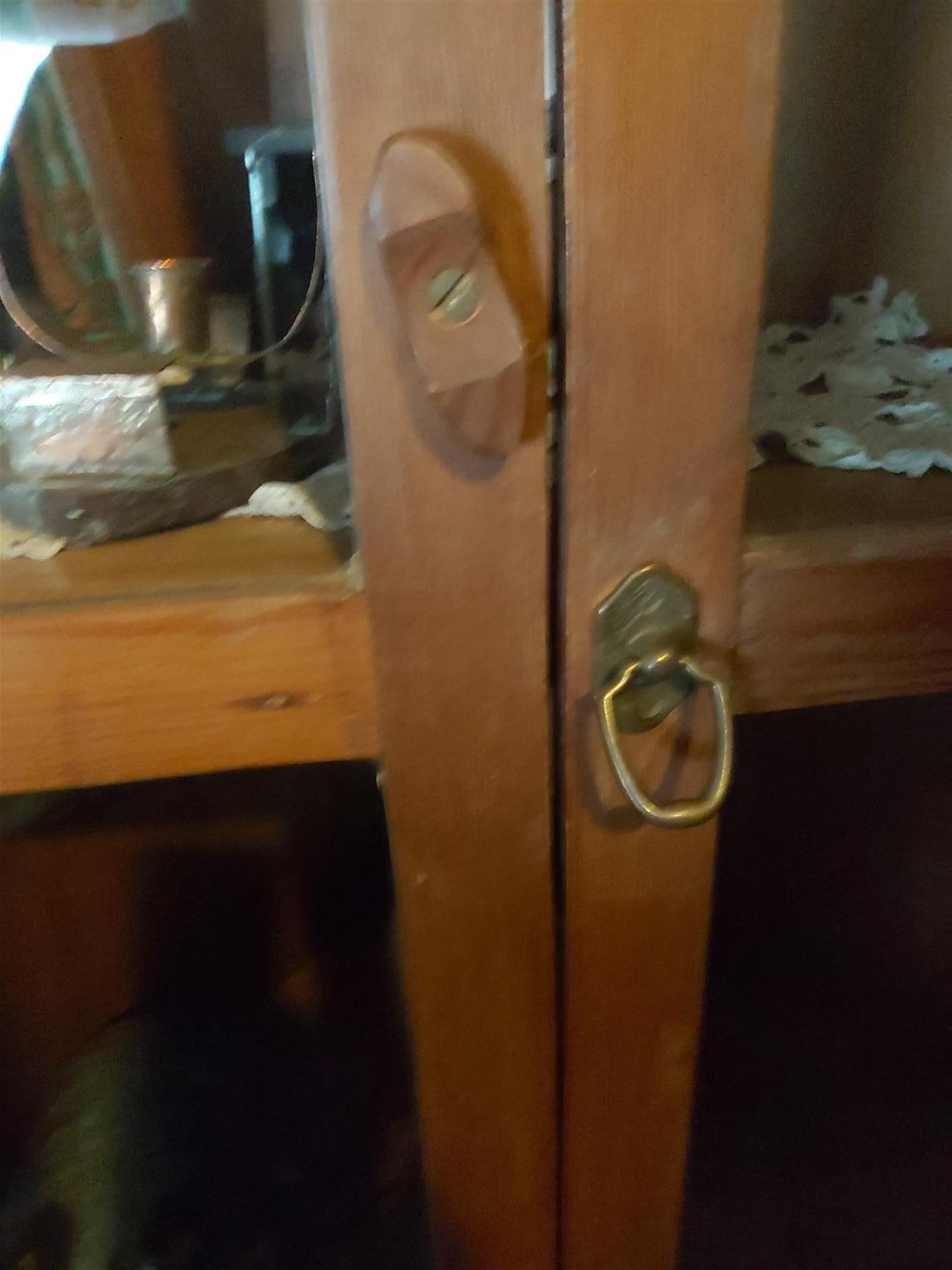 Antique corner unit
