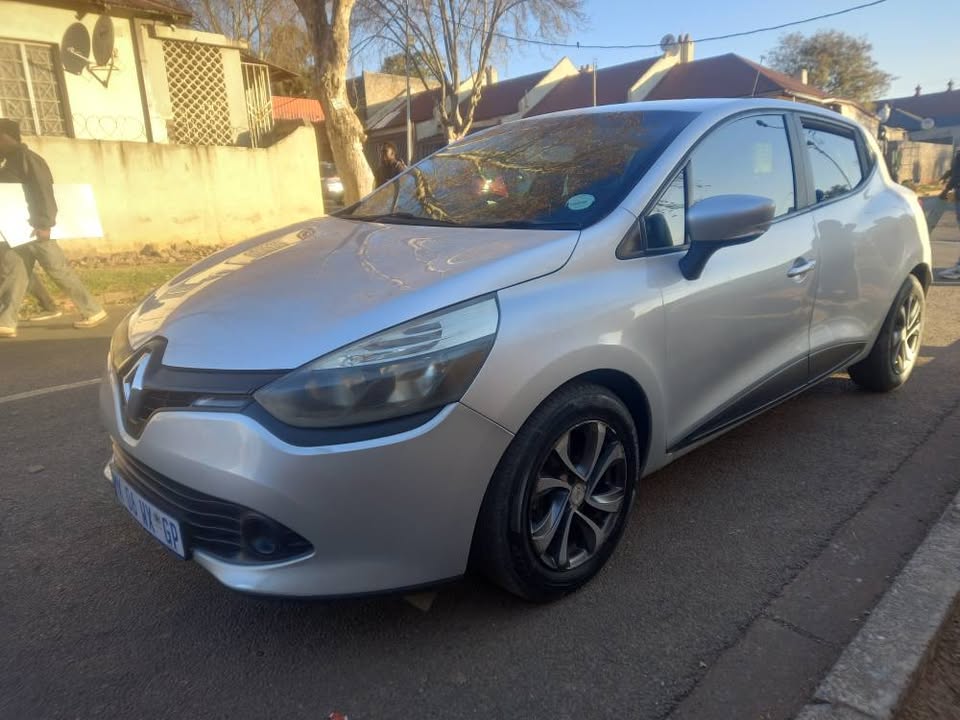 2014 RENAULT CLIO 4 900T PETROL, MANUAL, SILVER, 82000KMS