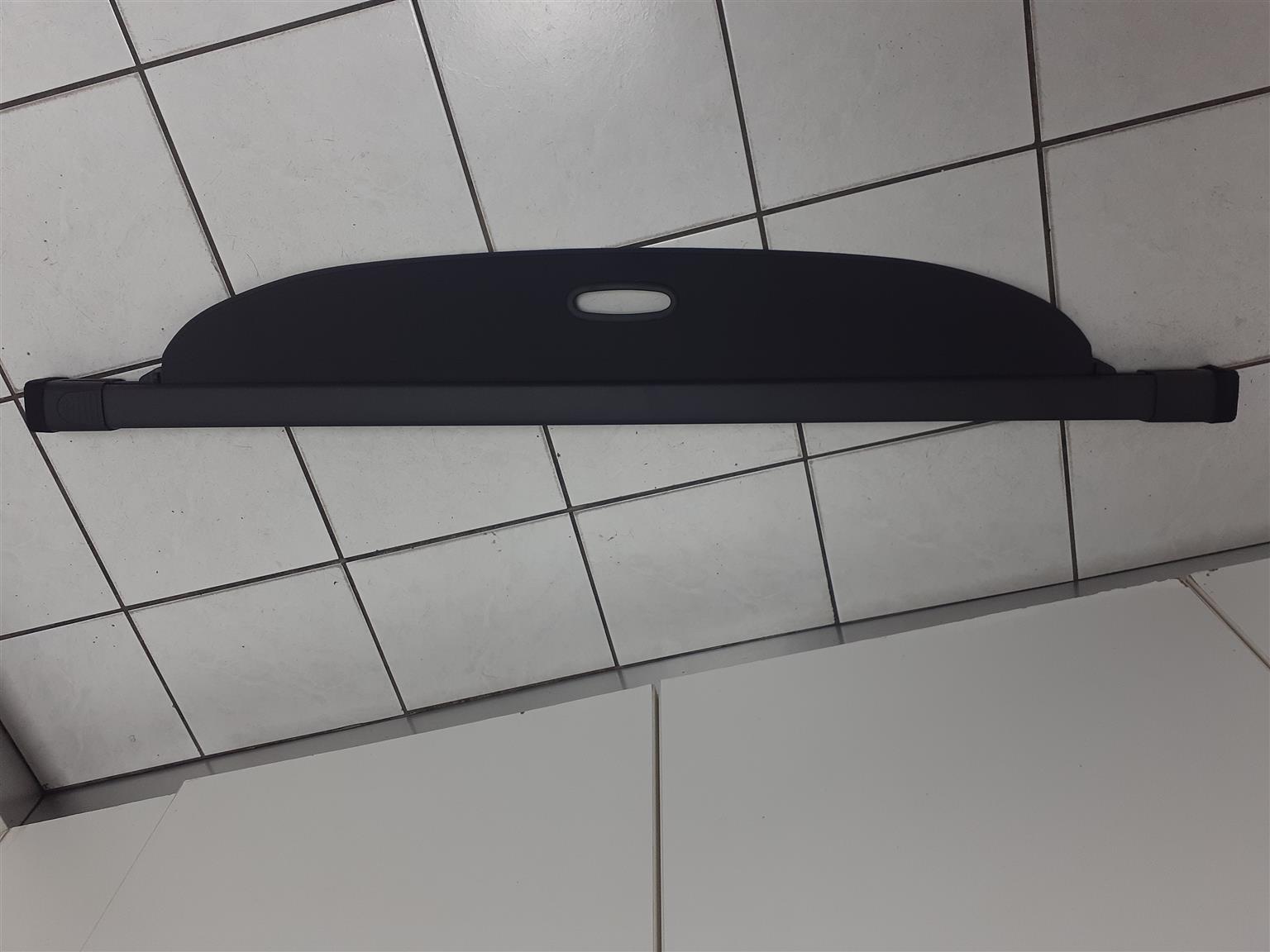 Hyundai Tucson retractable parcel cover - Private Seller