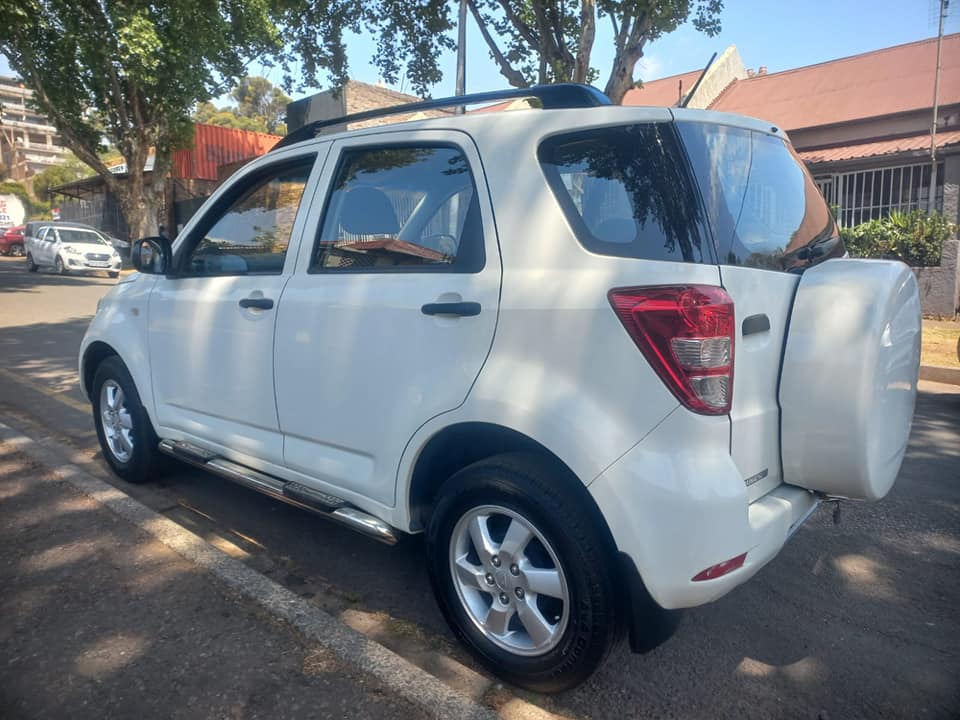 2008 DAIHATSU TERIOS 1.3 PETROL, WHITE COLOR, MILEAGE