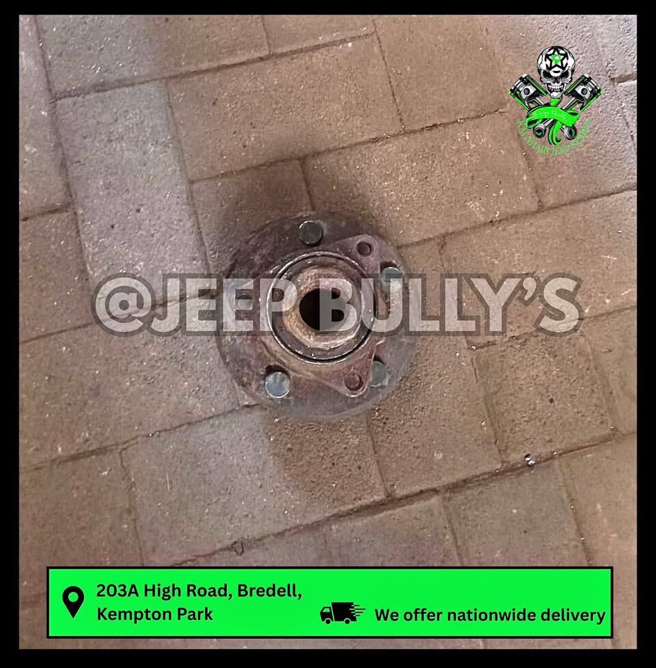 Second-Hand Wheel Hub – Jeep, Dodge, or Chrysler - Private Seller Second-Hand Wheel Hub – Jeep, Dodge, or Chrysler - Private Seller