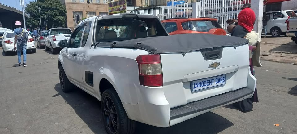 2017 CHEVROLET UTILITY BAKKIE 1.4 MANUAL TRANSMISSION, WHITE COLOUR, 80000KM