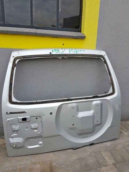 Mitsubishi Pajero Tailgate - Private Seller Mitsubishi Pajero Tailgate - Private Seller