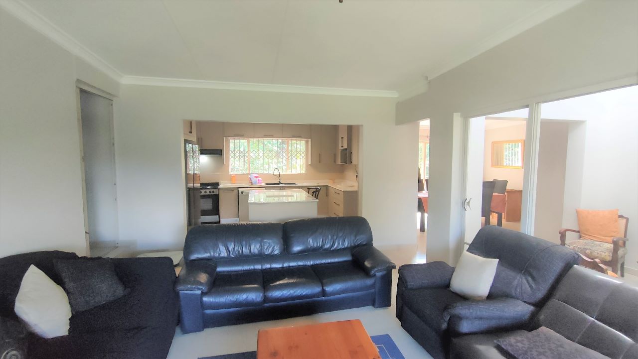 Fully furnished luxury room next to Faerie Glen hospital Junk Mail