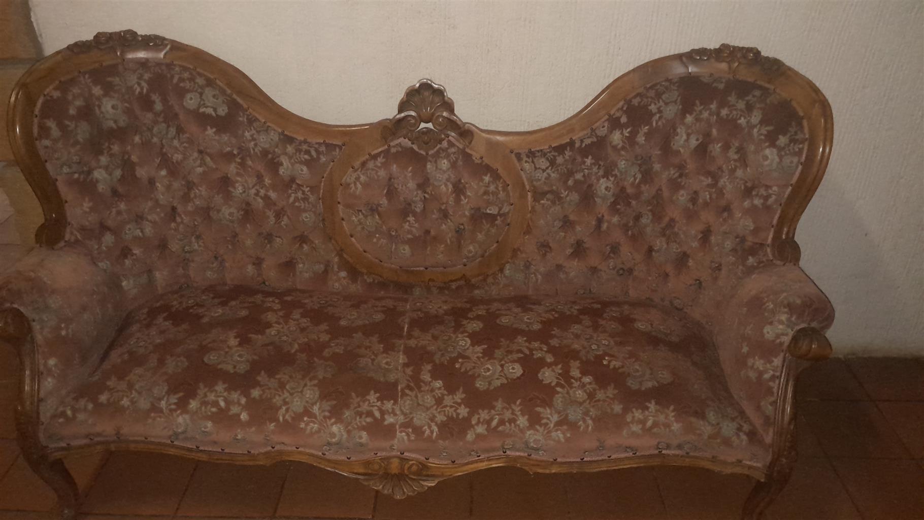 Victorian antique coutch