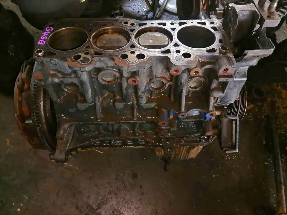 Hyundai Elantra/Matrix G4GB 1.8L Sub Assembly - Private Seller Hyundai Elantra/Matrix G4GB 1.8L Sub Assembly - Private Seller