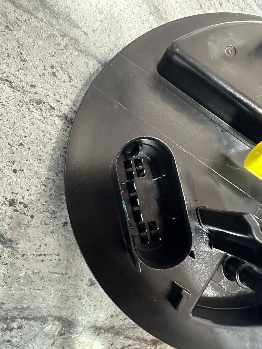 BRAND NEW LOW PRESSURE FUEL PUMP FOR MERCEDES BENZ AMG W205 C63s, W213 E63s, - Private Seller