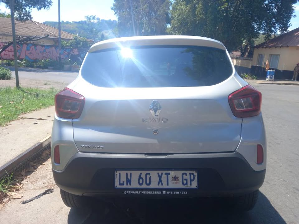 2024 Renault Kwid 1.0 Petrol Automatic Transmission Color Silver Mileage 6000kms