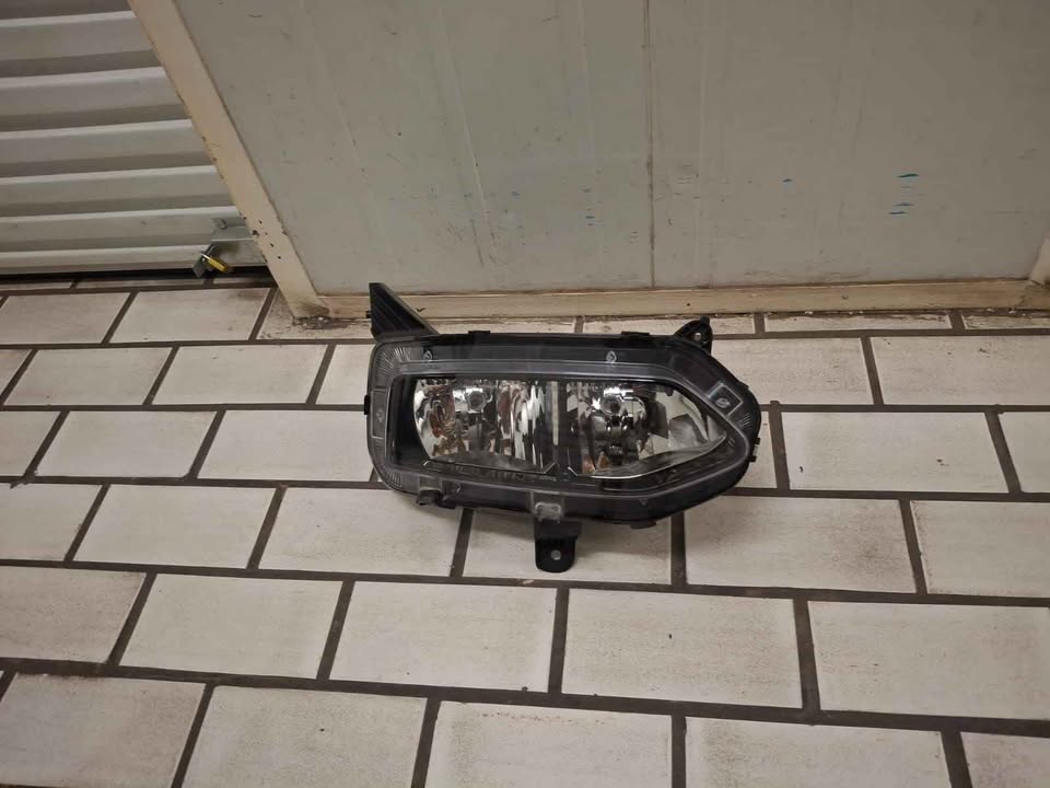 Renault Kiger headlight right side 2022 model - Private Seller Renault Kiger headlight right side 2022 model - Private Seller