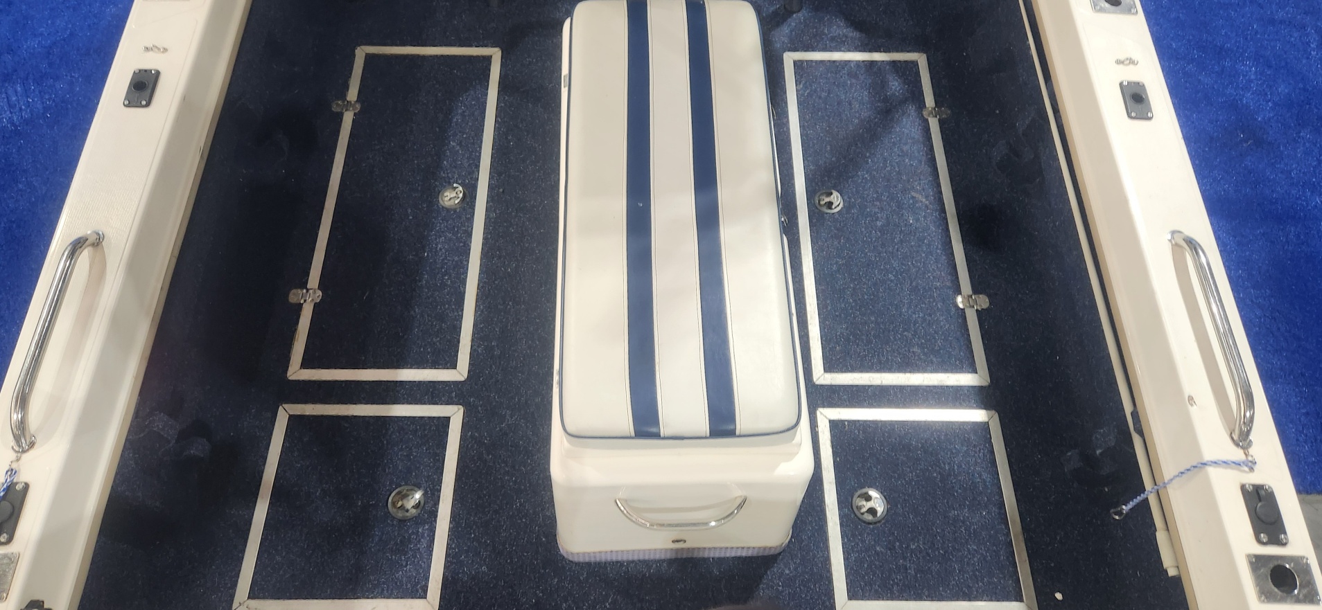 COBRA CAT 525 ON TRAILER 2 X 90 HP MERCURY