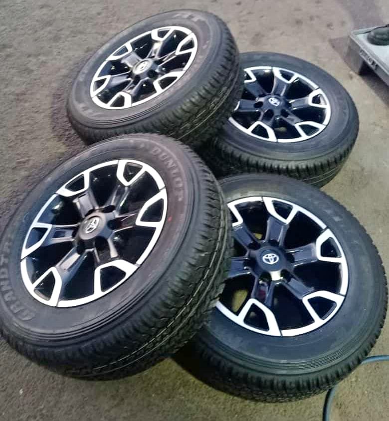 18inch Toyota Legend 50 mags with brand new 265/60/18 Dunlop Grandtrek A/T set