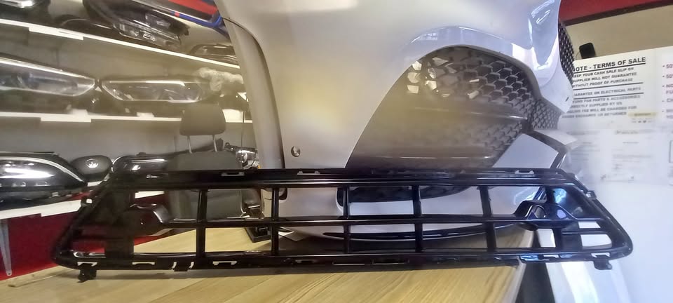 2021 (B5) VOLVO XC-60 FRONT BUMPER LOWER GRILL FOR SALE - Private Seller 2021 (B5) VOLVO XC-60 FRONT BUMPER LOWER GRILL FOR SALE - Private Seller