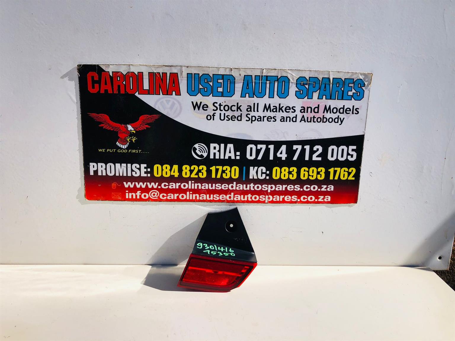 Mitsubishi Pajero sport rear/back bumper reflector (2016-2019) - Private Seller Mitsubishi Pajero sport rear/back bumper reflector (2016-2019) - Private Seller