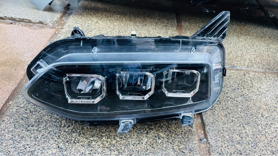 RENAULT KIGER HEADLIGHT 2022 - Private Seller RENAULT KIGER HEADLIGHT 2022 - Private Seller