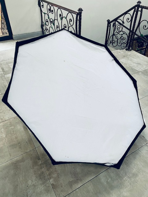 Photographic studio flash kits with soft boxes