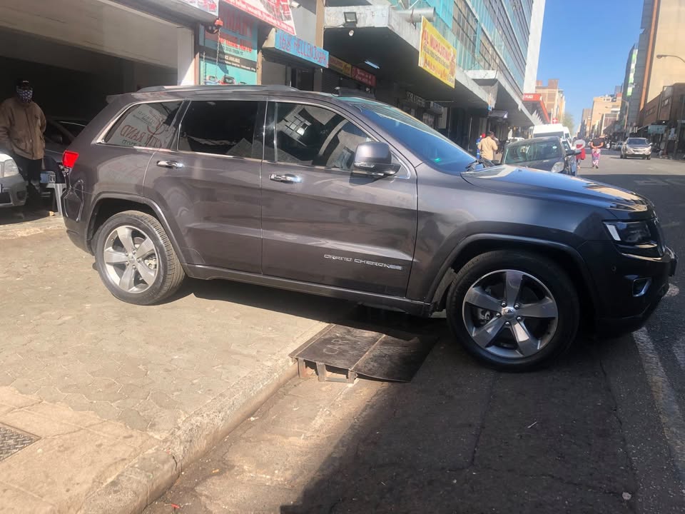 2014 Jeep grand cherokee v6 4x4