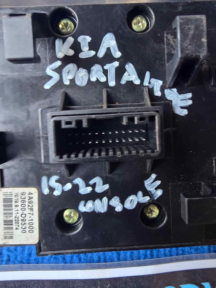 Kia Sportage Console Switch Control