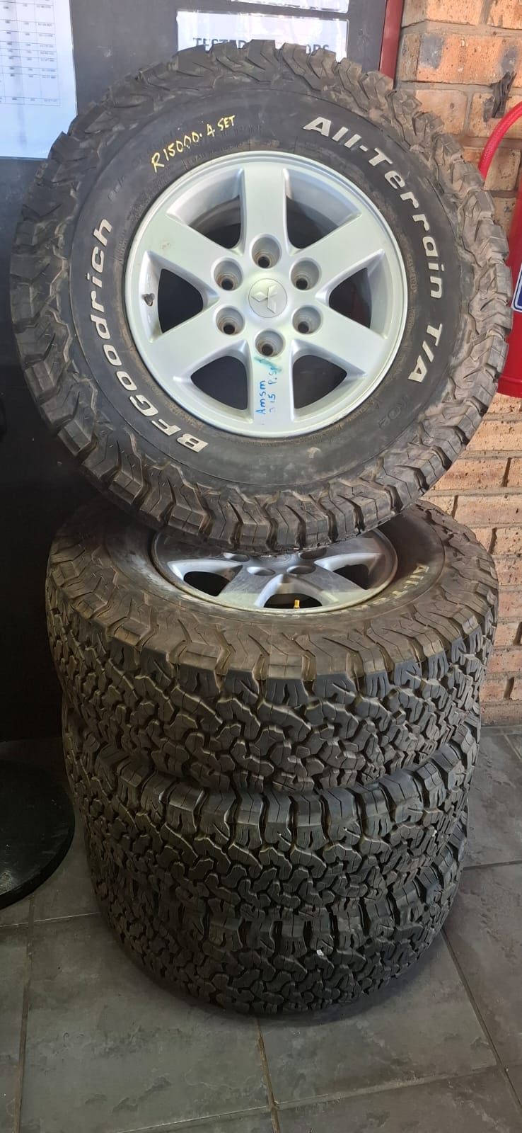 For Sale: Mitsubishi Pajero 16-inch BFGoodrich Mag Rim & Tire Set (Second-Hand) For Sale: Mitsubishi Pajero 16-inch BFGoodrich Mag Rim & Tire Set (Second-Hand)